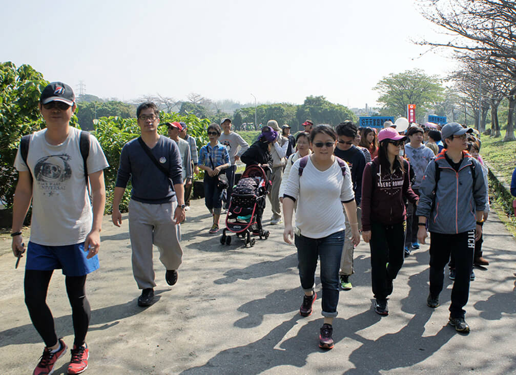 雷科參加「2016好天天齊步走」健走活動，支持智能障礙者參與社會。