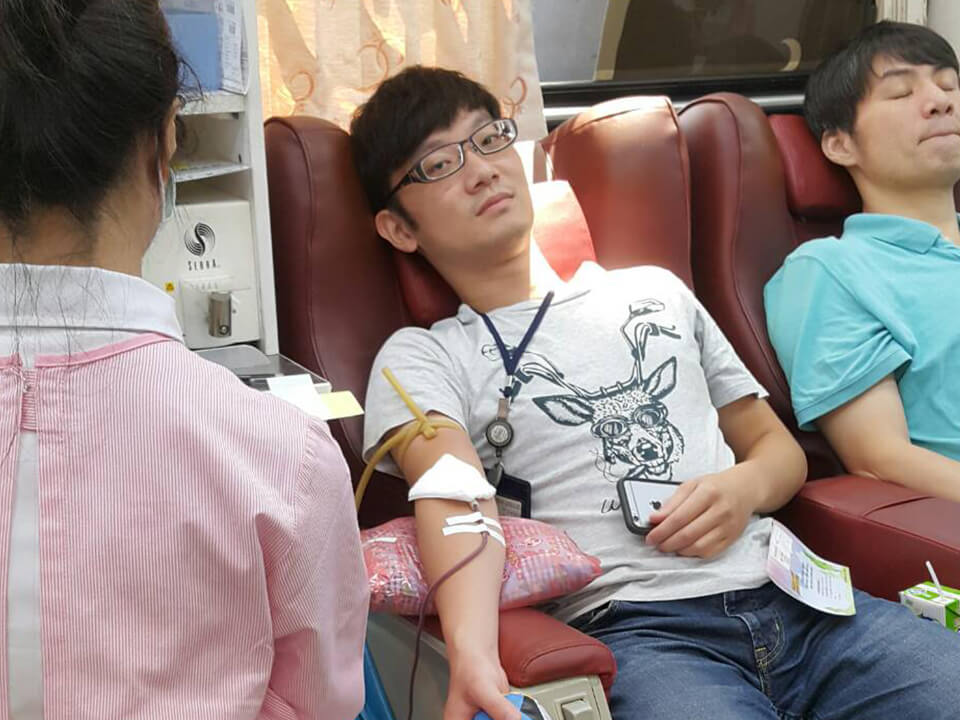 臨廣園區熱血一夏，雷科同仁熱心捐血。