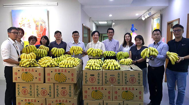 挺蕉農 做愛心。