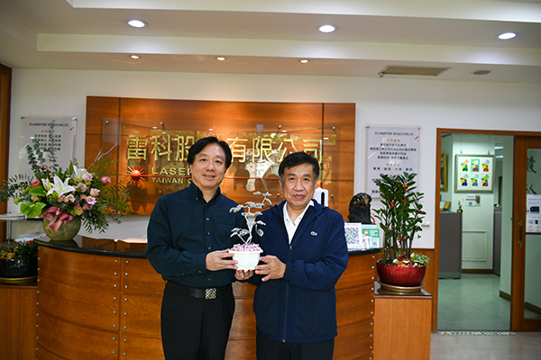 雷科攜手高雄市救國團合作「愛·分享 聚光圓夢計畫」–圓夢贈禮。