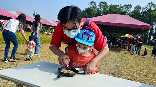 稻殼飄吟：秋風田園交饗宴。